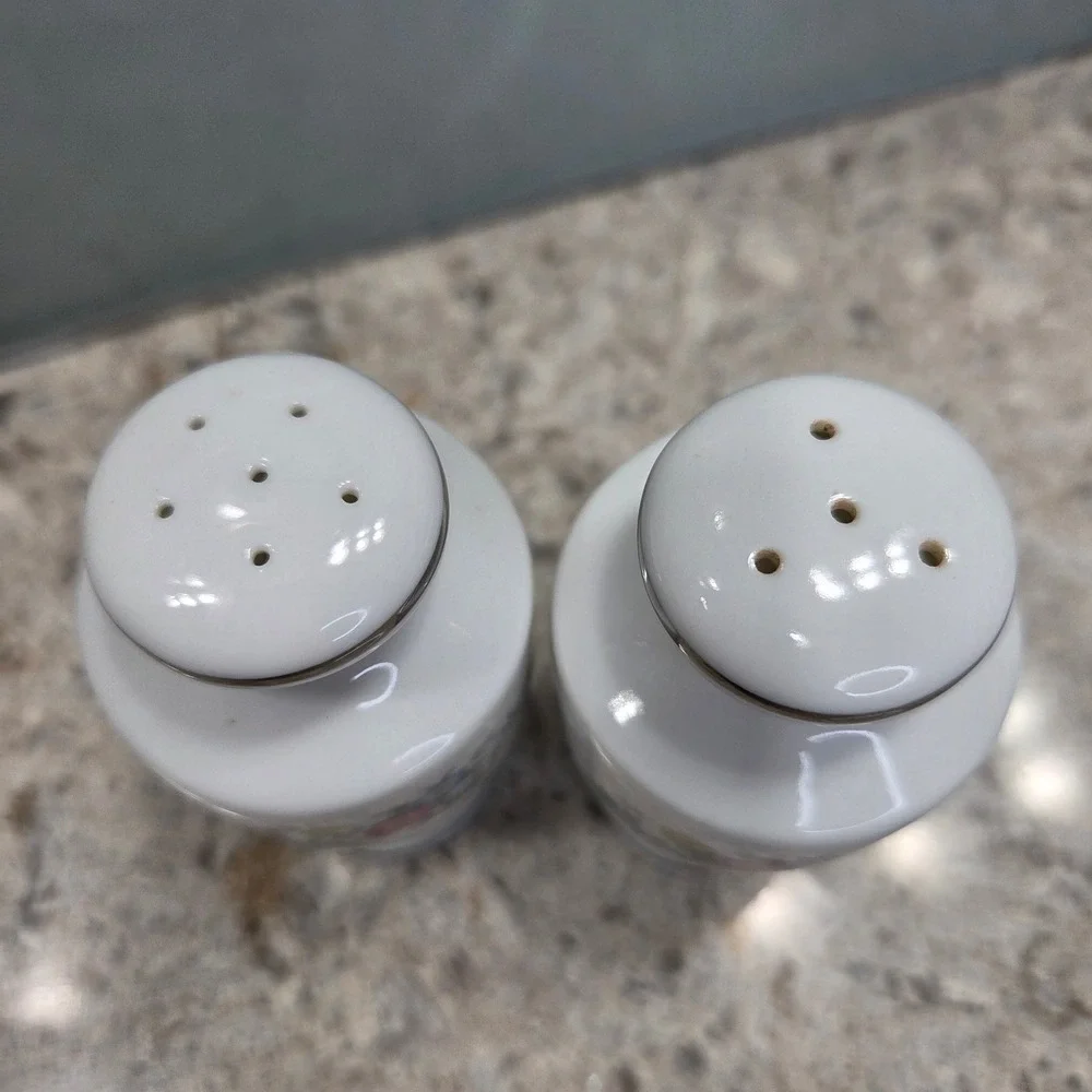 Vintage‎ Imoco Fine China Salt Pepper Shakers Floral Design Silver 1188 Japan
